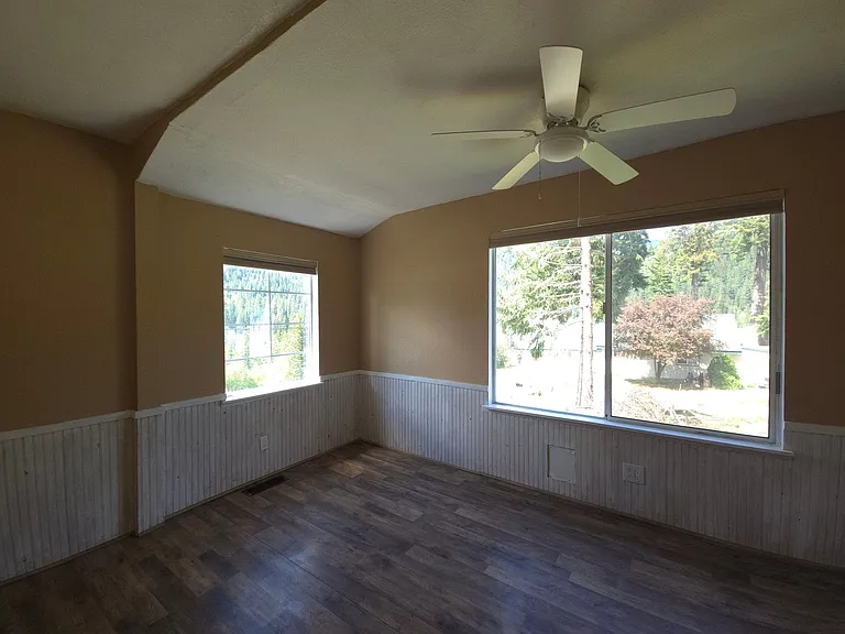 402 Oregon St — Photo 14