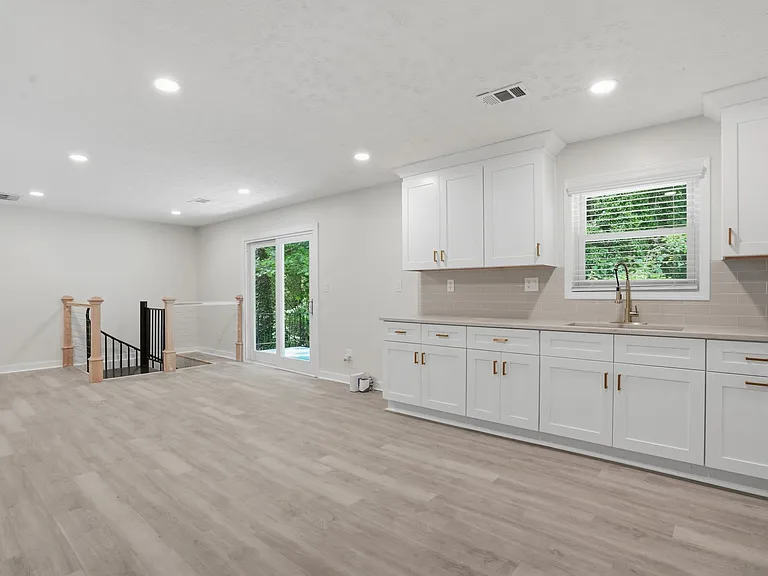 2139 W Cedar Ln SW — Photo 7