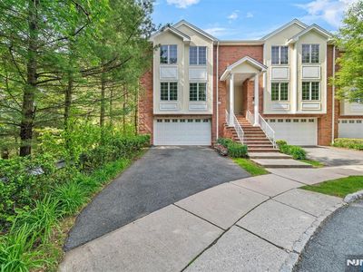 48 Skymark Ct, Upper Saddle River, NJ, 07458