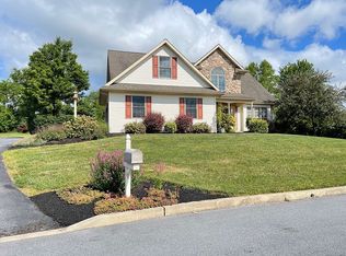 54 Tree Line Ave, Fredericksburg, PA 17026