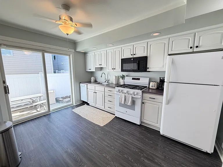 17 N Buffalo Ave — Photo 17