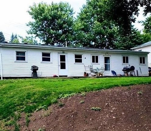 2nd image of 17056 Ridge Rd