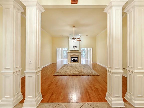 5th image of 312 Pond Dr