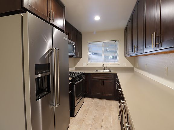 4th image of 2540 Bowers Ave #2