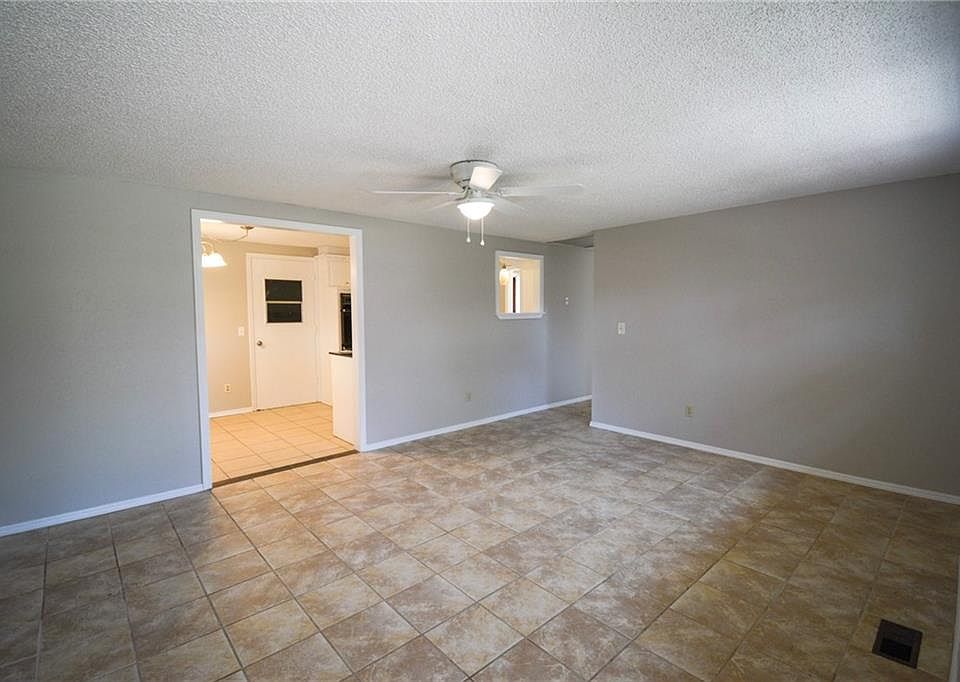 1st image of 700 Elmwood Dr