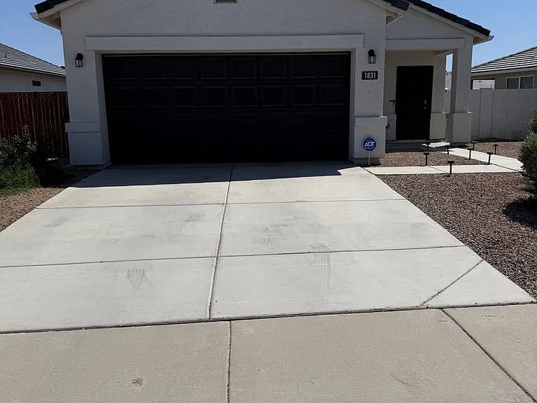 1831 W Broadway Ave — Photo 1