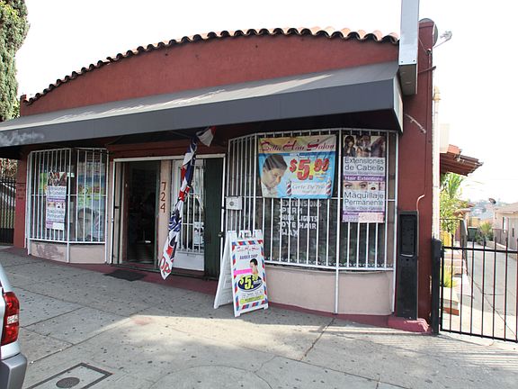 3rd image of 724 S Soto St