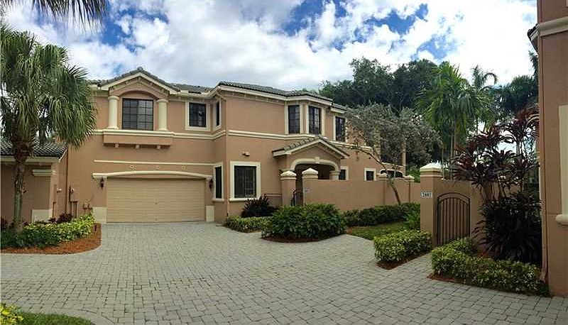 COURTSIDE - COACH HOME / WHCC / WESTON, FL
