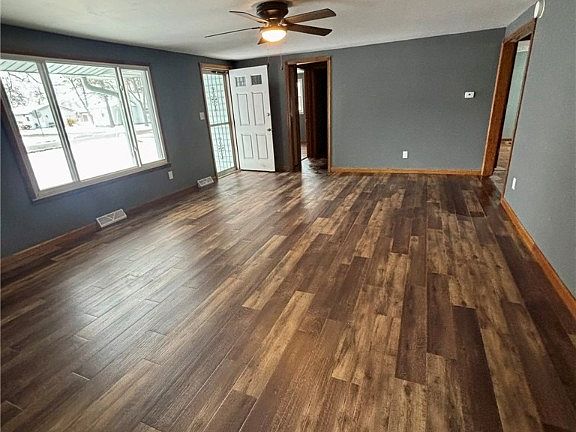 3rd image of 612 Ash St