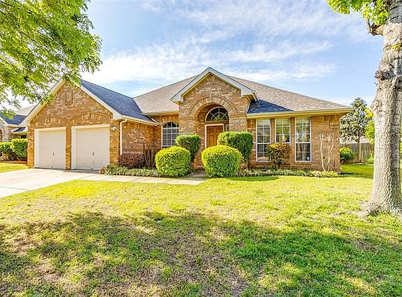 3rd image of 4705 Bellflower Way