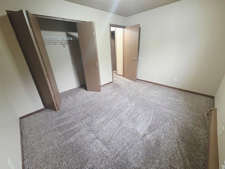 3001 E Rosser Ave — Photo 7