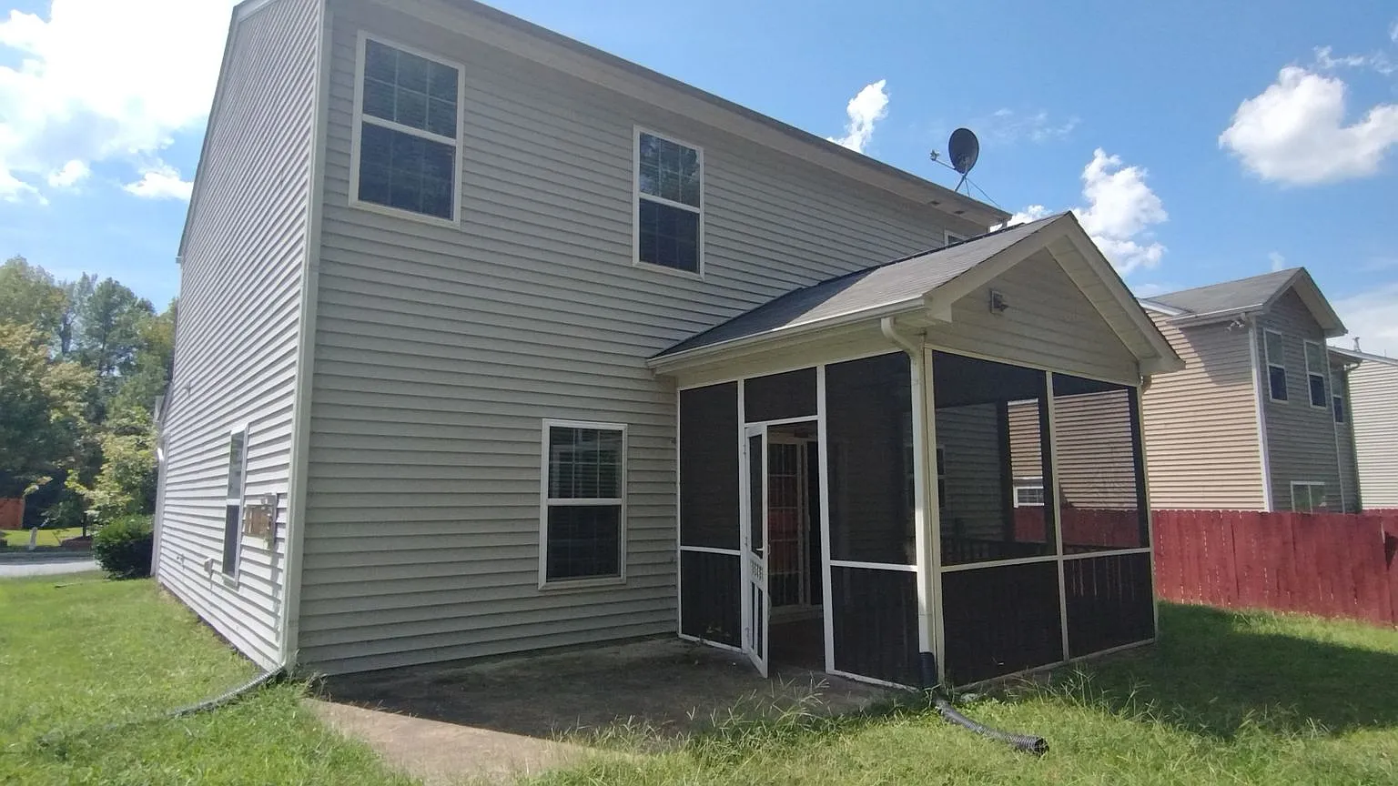 Room in 4 Bedroom Home at Genlee Dr — Photo 2
