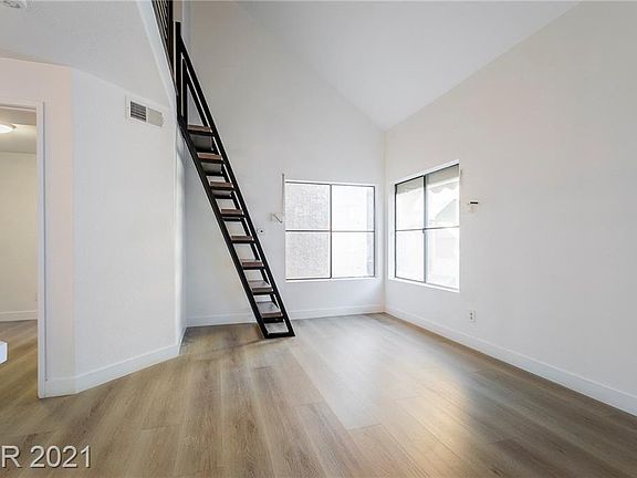 3rd image of 480 Elm Dr Unit 202