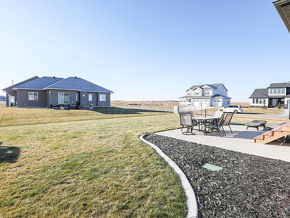 4th image of 1089 Larkin Ln W
