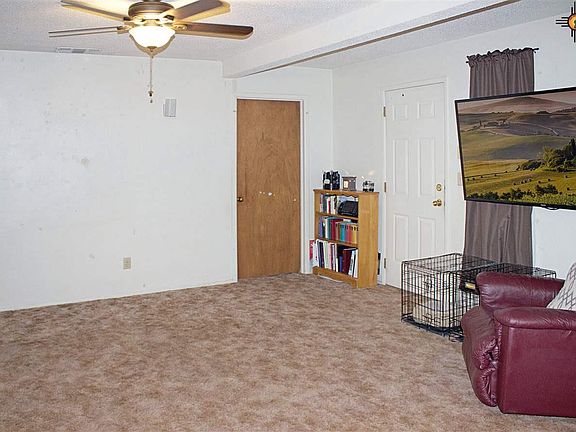 3rd image of 1008 W Coal Ave