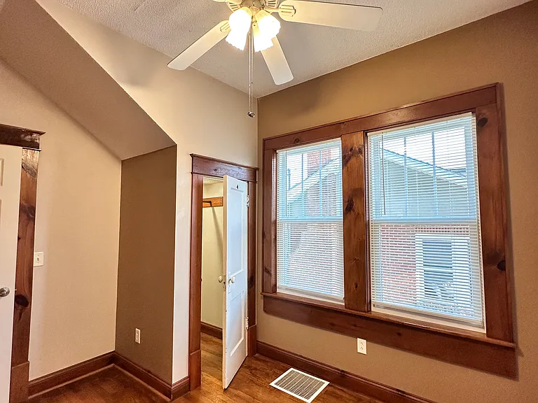 923 E Hillcrest Dr #2 — Photo 4