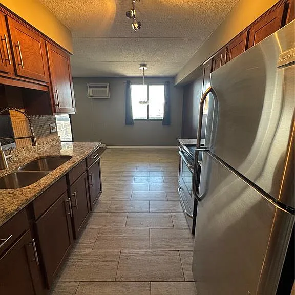 150 Park St W #1707 — Photo 6