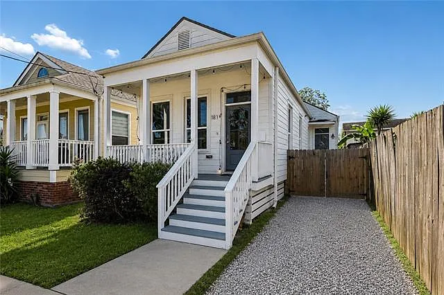 1817 Hollygrove St — Photo 3