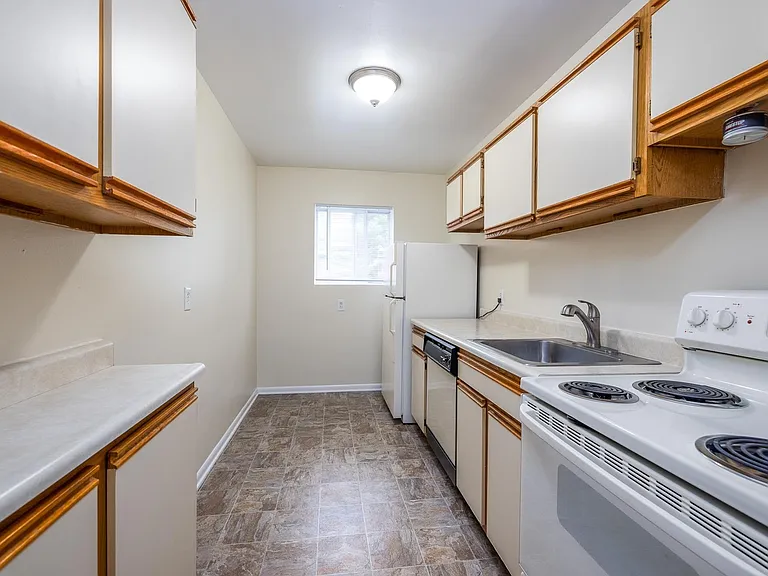 675 Denise Rd — Photo 6
