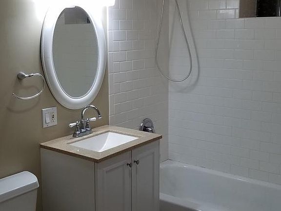 5th image of 2432 W Wilson Ave #1