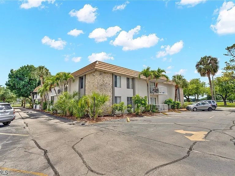 1830 Maravilla Ave #401 — Photo 3
