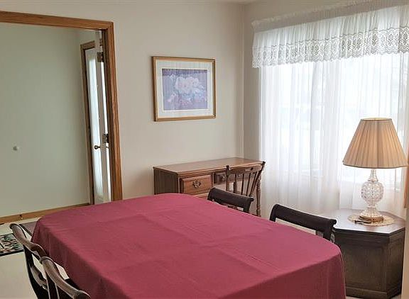 4th image of 390 Holly Field Ct
