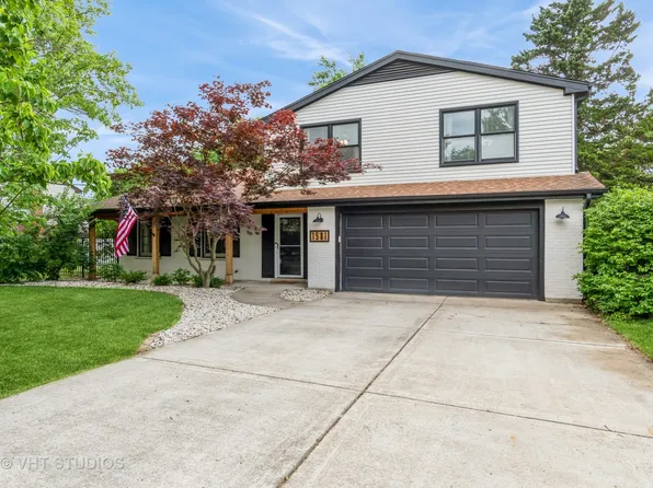 1581 Chippewa Dr, Naperville, IL 60563