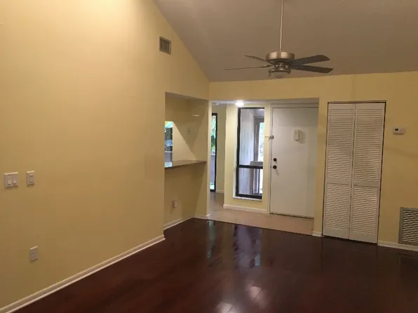 1687 Brookhouse Cir, Sarasota, FL