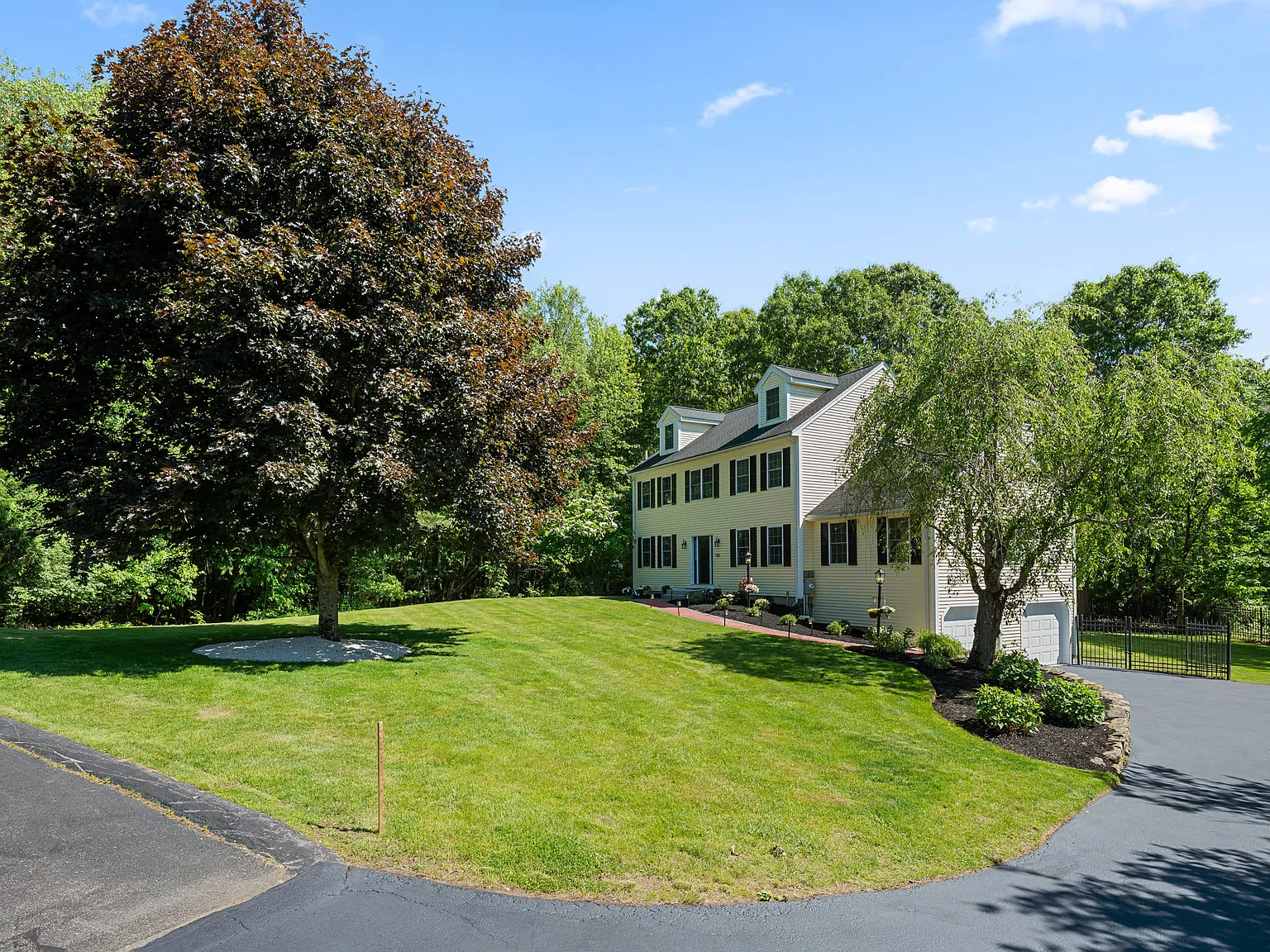 4 bed, 4200 sqft, $5,950 — Photo 3
