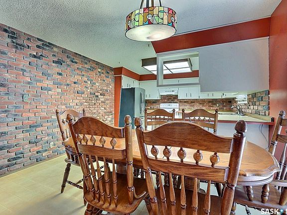 5th image of 88 Selby Crescent