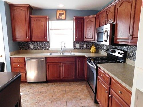 5th image of 109 N Rosewood Ct