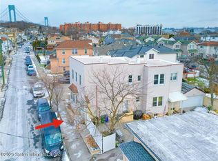 98 Robin Rd, Staten Island, NY 10305