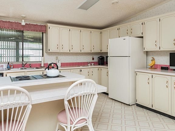 2nd image of 660 Marlin Cir