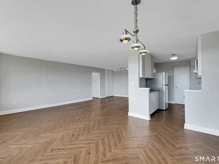 44 Strawberry Hill Ave #7E — Photo 10