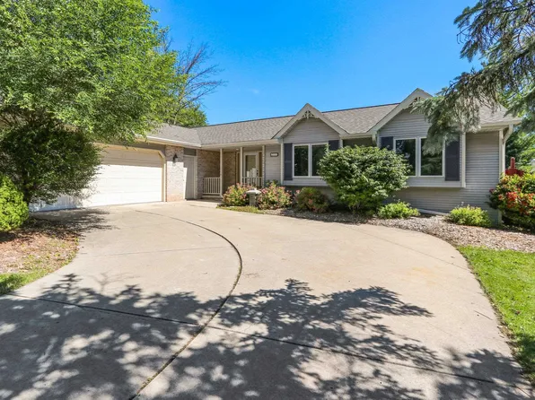 213 Broadview Dr, Green Bay, WI 54301