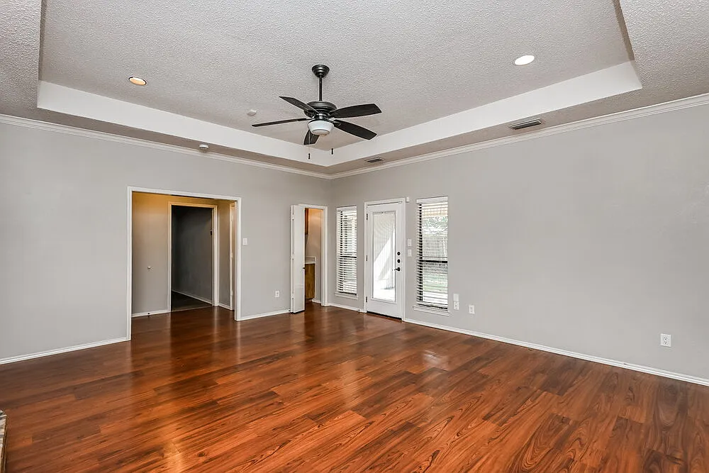 3 bed, 2.0 bath, 1790 sqft, $2,090 — Photo 3