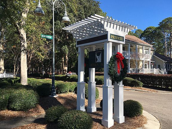 Devaun Park Entrance