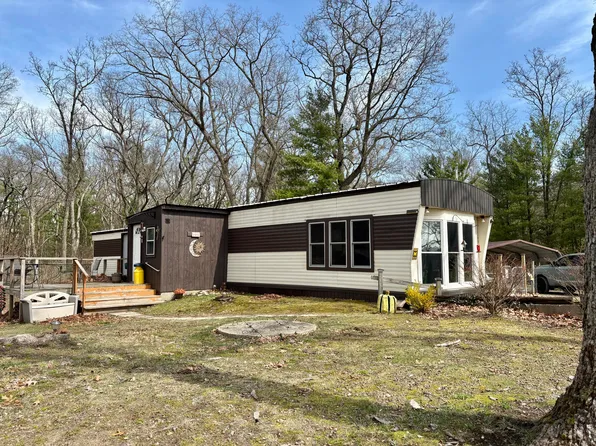 7920 E Lake Rd, Twin Lake, MI 49457
