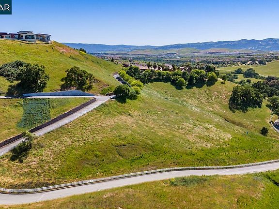 4th image of 1615 Lawrence Rd