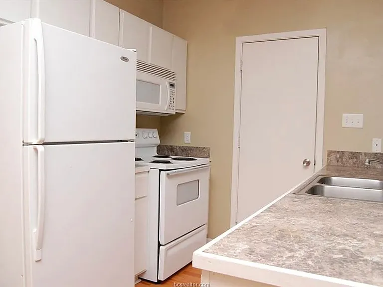 703 Gaytha Cir #13 — Photo 3