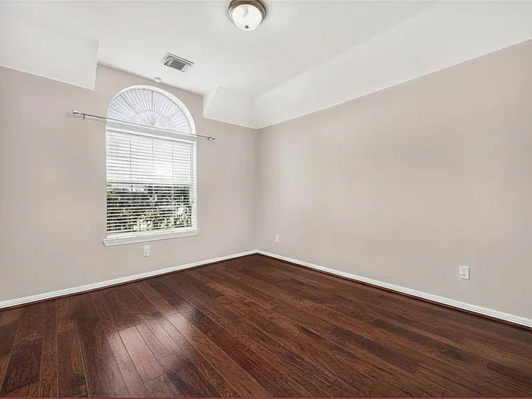 2726 Martinec Dr — Photo 23