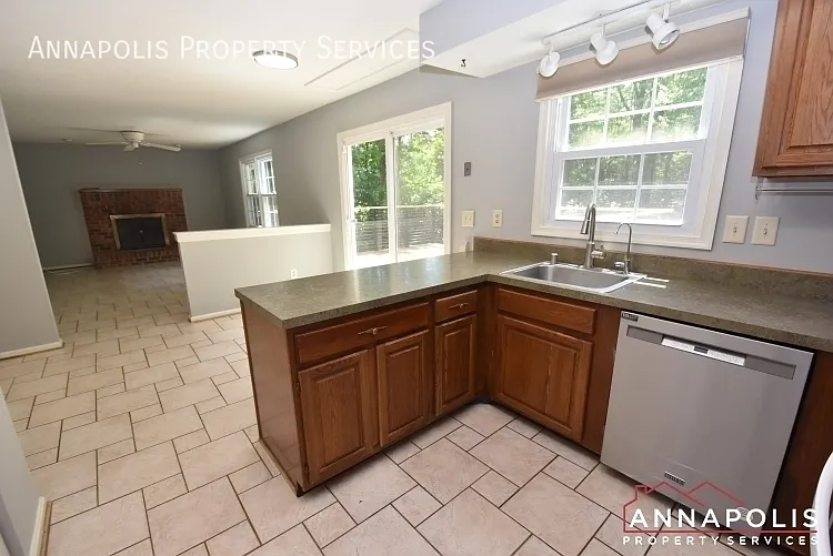 1915 Ridgewood Rd — Photo 3