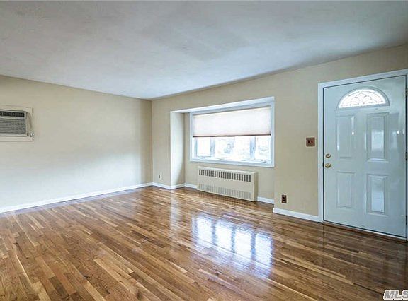 4th image of 28 Shelly Ln