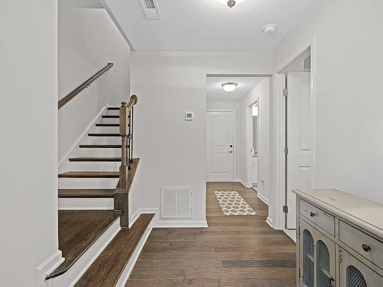 1527 S Church St — Photo 4