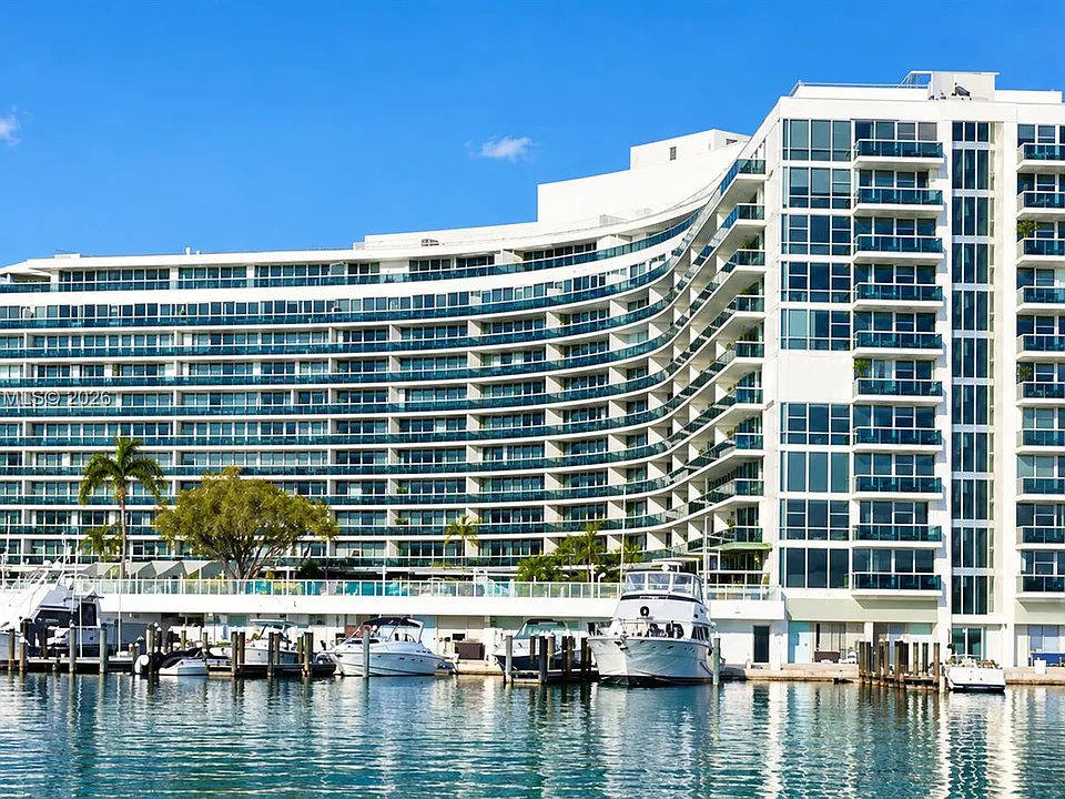 900 Bay Dr #221
