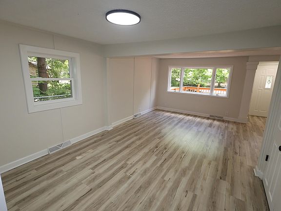 3rd image of 19254 Helen Ave