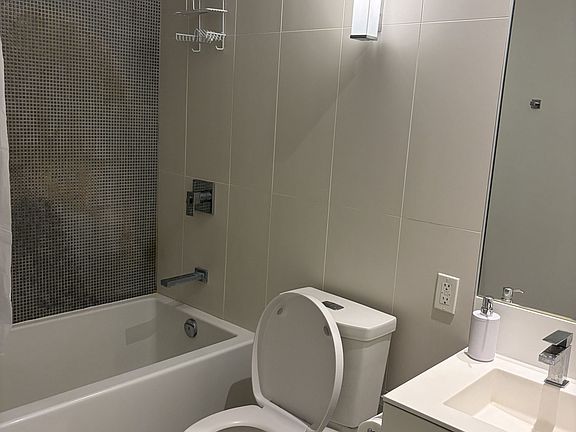 4th image of 125 Peter St Unit 1608