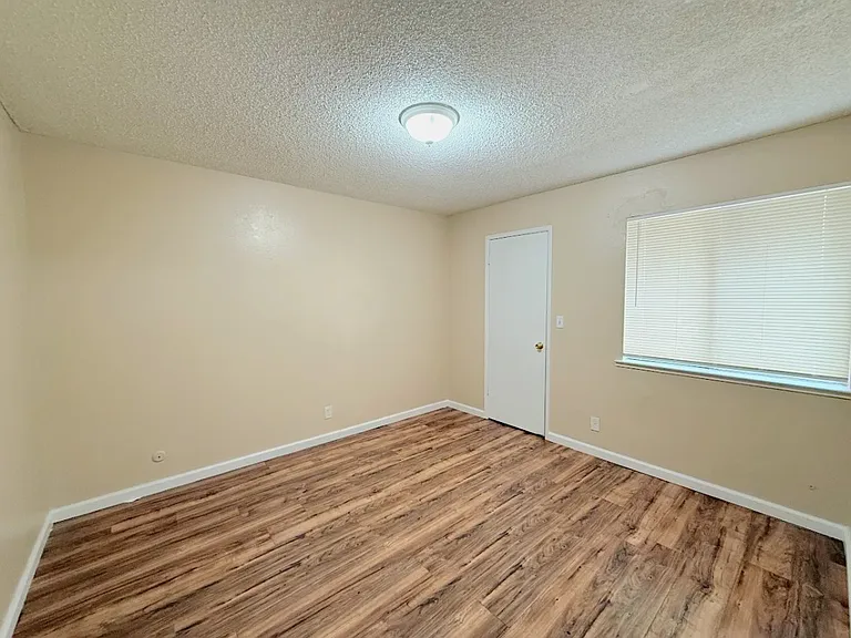 1760 Conestoga Dr #B — Photo 9