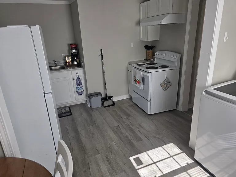605 Center St NW — Photo 32