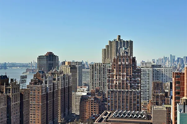 Sold by Corcoran | media 6